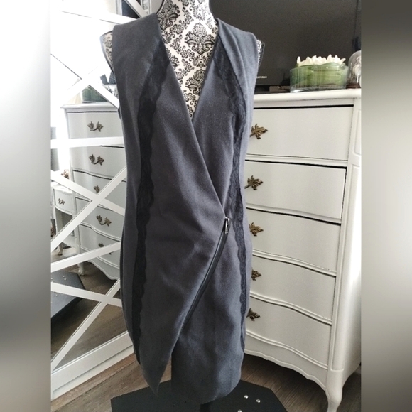 Modern Retro Gray Asymmetrical 80s Vibe zip Dress with Lace Trim - Picture 7 of 15